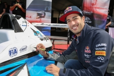 F1 star Ricciardo's well wishes for Formula 4 debut